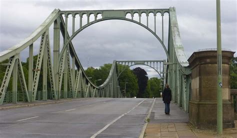 ¡Sumérgete en la Historia en el Puente Viejo de Potsdam! Un monumento impresionante y testigo silencioso del pasado prusiano.