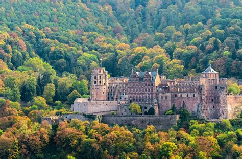 ¡Sumérgete en la historia y belleza arquitectónica del Castillo de Heidelberg! Una joya gótica medieval con vistas panorámicas impresionantes.