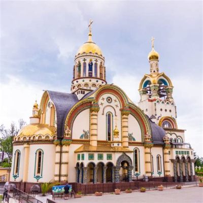 ¡Sumérgete en la Historia y la Arquitectura de la Catedral de Vladimir! Un monumento religioso imponente y un símbolo de la Rusia antigua.